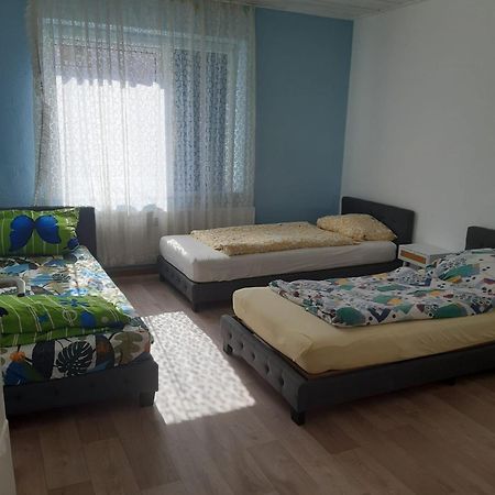 Worker-Flat Apartment เกลเซนเคียร์เคน ภายนอก รูปภาพ