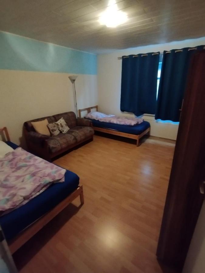 Worker-Flat Apartment เกลเซนเคียร์เคน ภายนอก รูปภาพ
