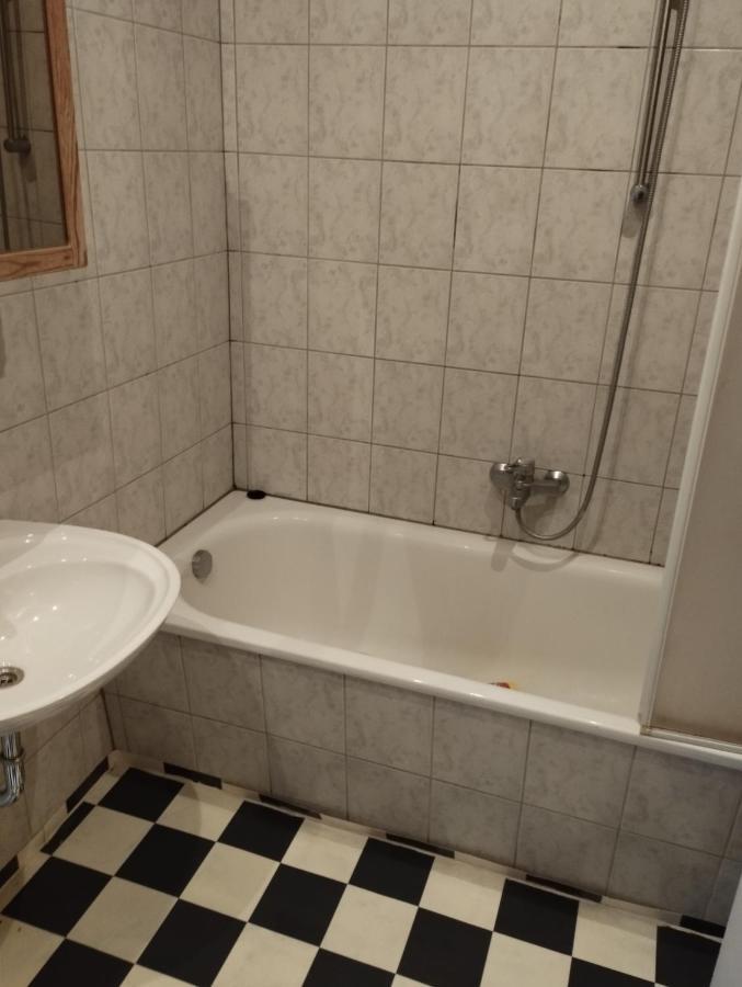 Worker-Flat Apartment เกลเซนเคียร์เคน ภายนอก รูปภาพ